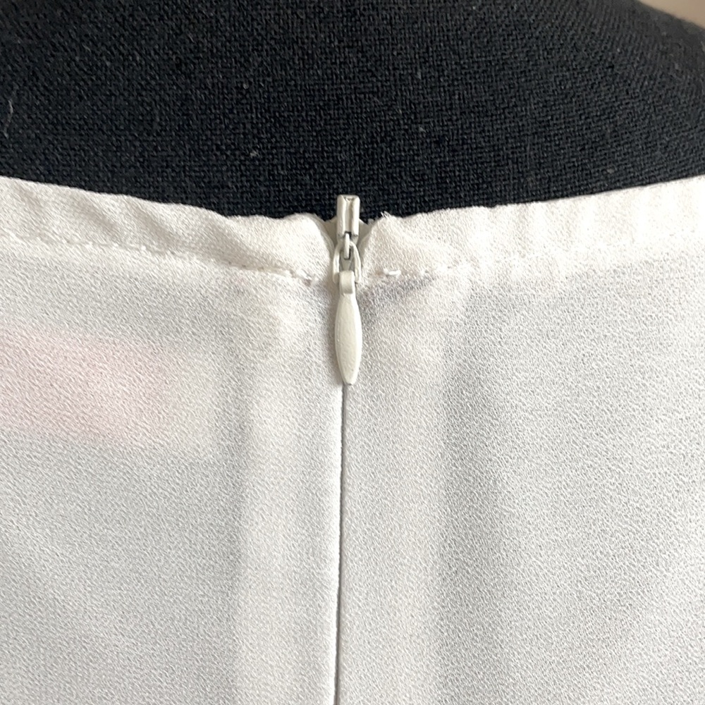 Sleeveless blouse - Picture 6 of 6